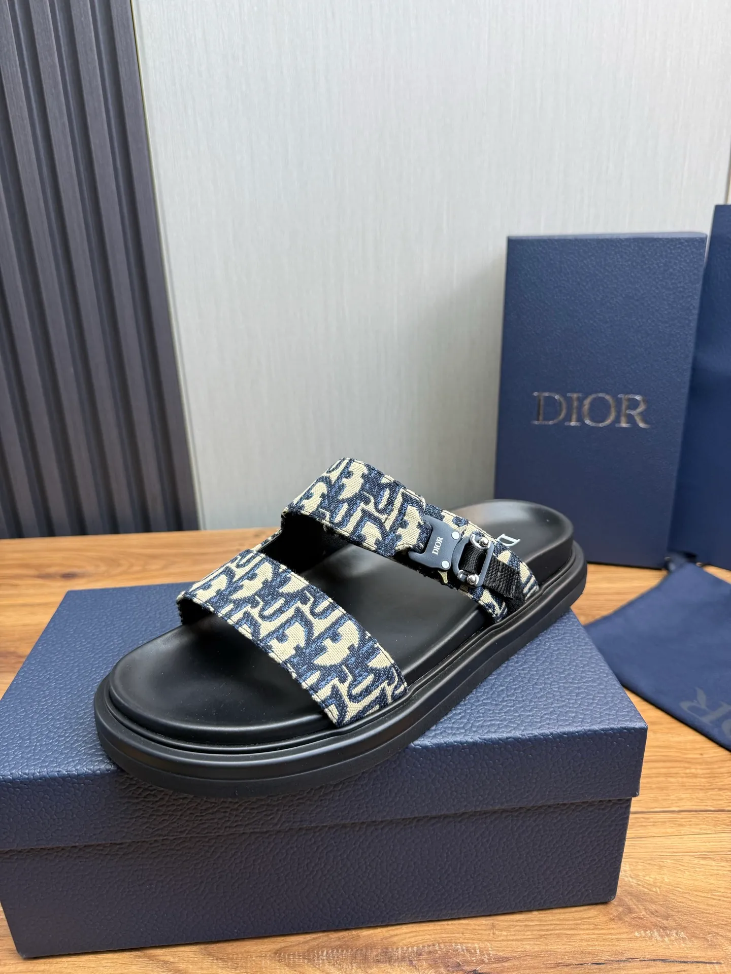 Men's shoes 300💰 Dior. Men's slippers🩴 Official website 1:1 production 38-45 size 45 46 🉑️Customized original material shipped✅